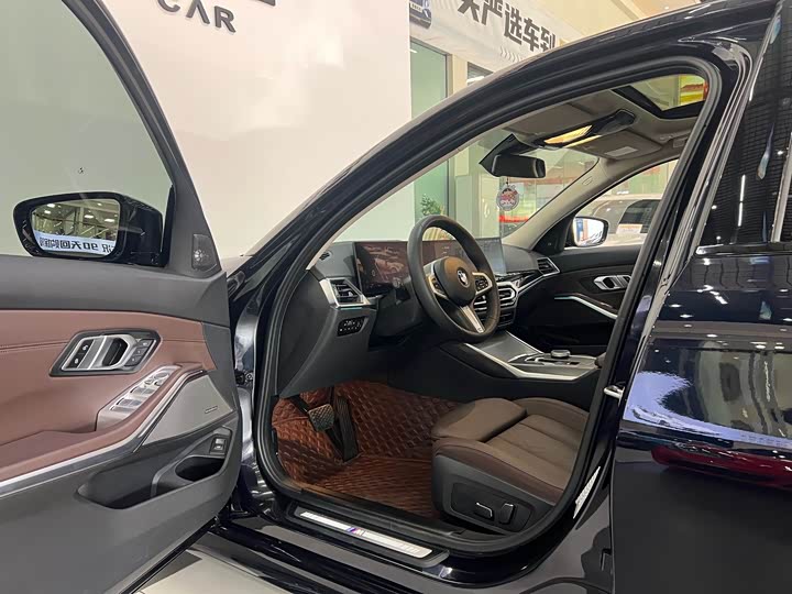 Фото 14 - BMW 3 Series