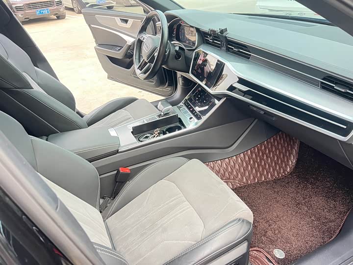 Фото 10 - Audi A6L