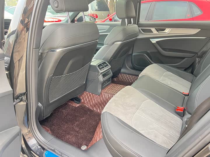 Фото 11 - Audi A6L