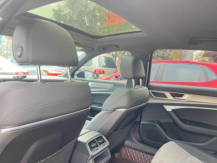 Фото 13 - Audi A6L