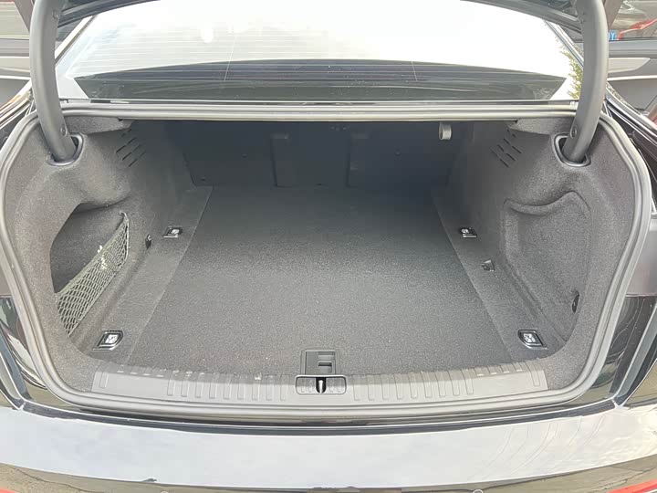 Фото 14 - Audi A6L