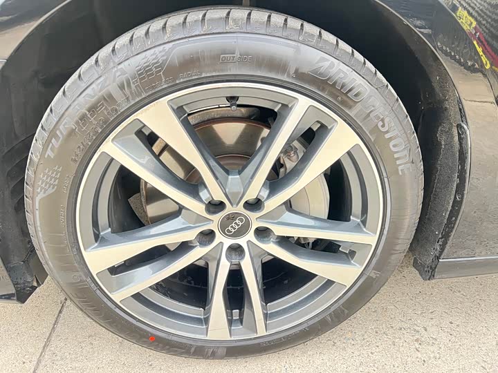 Фото 15 - Audi A6L