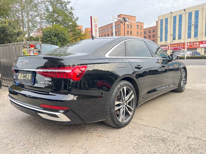 Фото 4 - Audi A6L