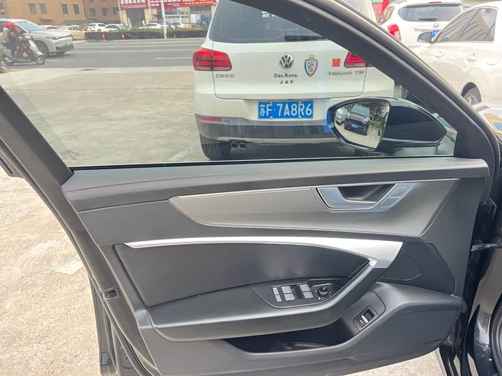 Фото 6 - Audi A6L