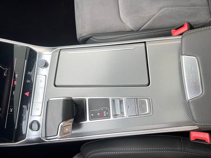Фото 8 - Audi A6L
