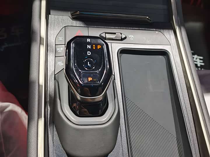 Фото 14 - Ford Edge