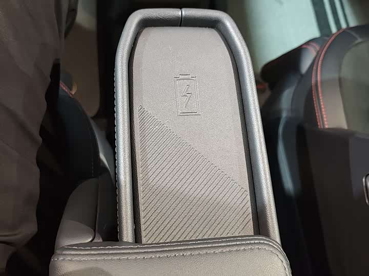 Фото 16 - Ford Edge