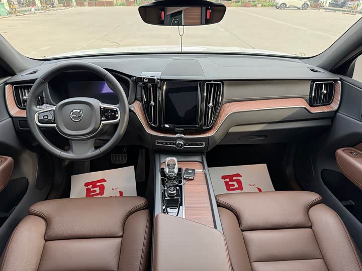 Фото 8 - Volvo XC60 Hybrid