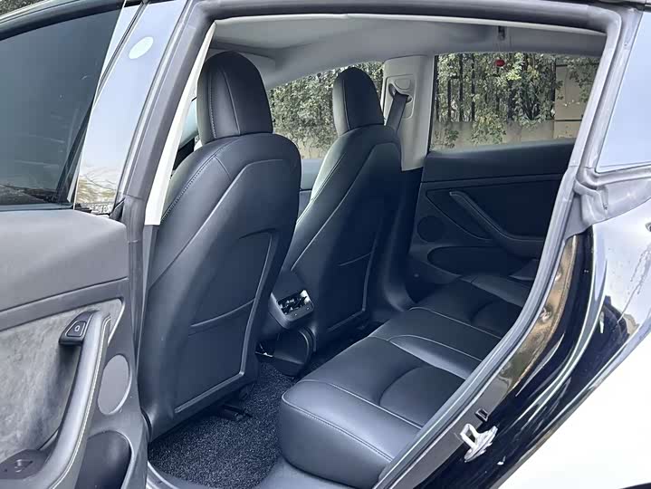 Фото 11 - Tesla Model 3