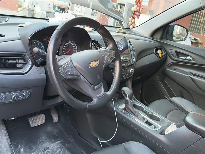 Фото 12 - Chevrolet Equinox