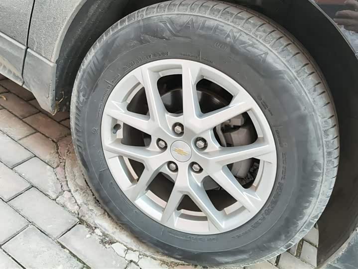 Фото 6 - Chevrolet Equinox