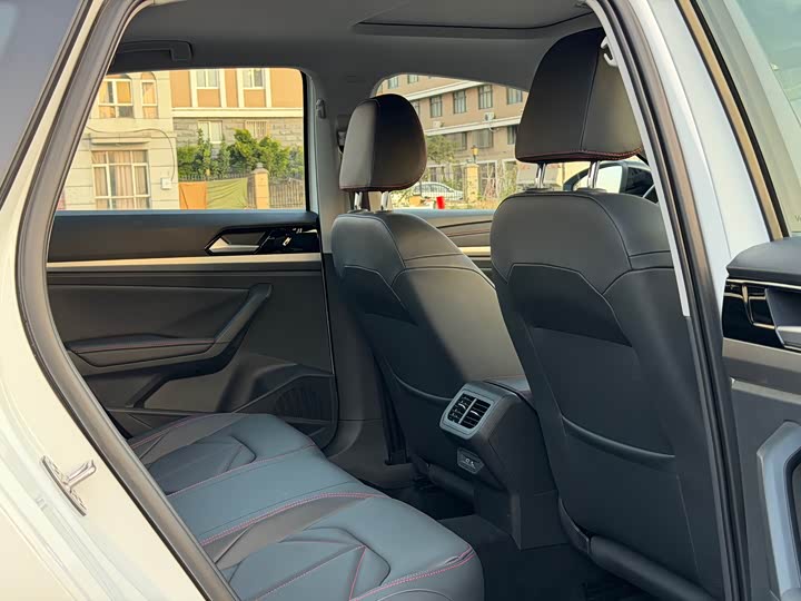 Фото 9 - Volkswagen Lavida