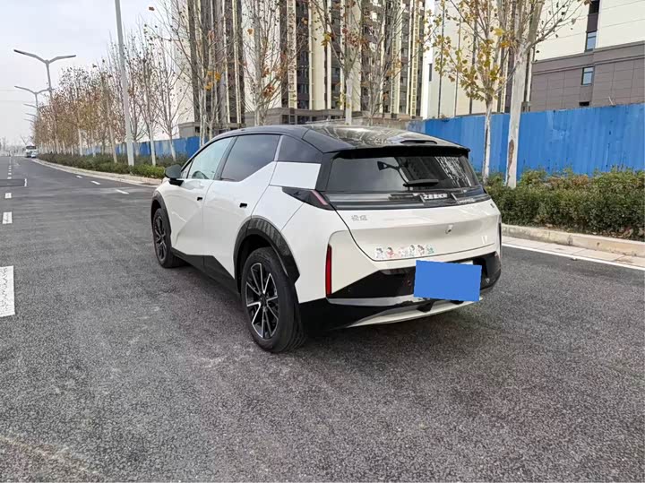 Фото 10 - Zeekr X