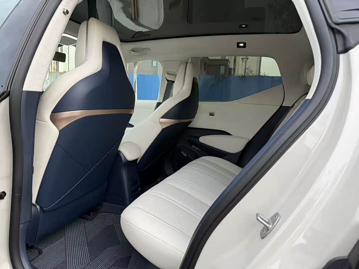 Фото 7 - Zeekr X