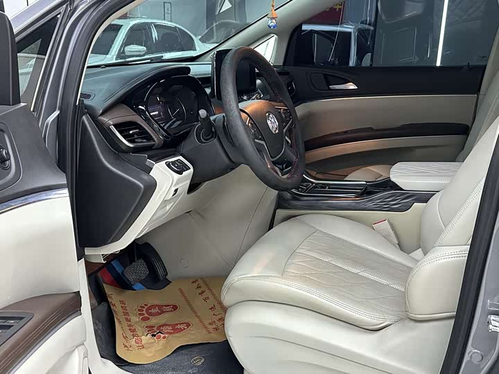 Фото 4 - Buick GL8 ES