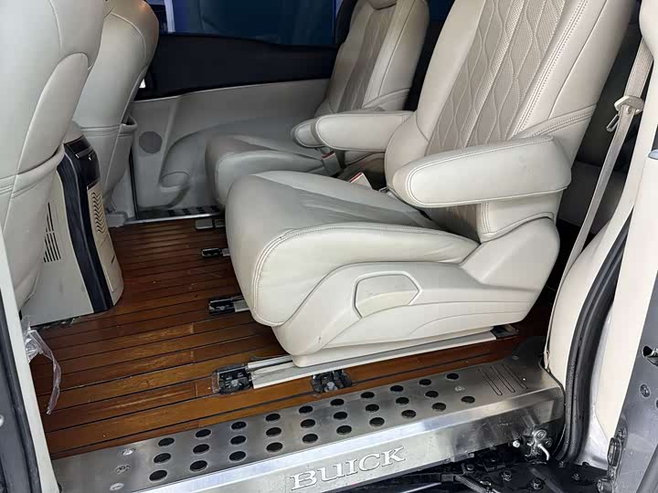 Фото 6 - Buick GL8 ES