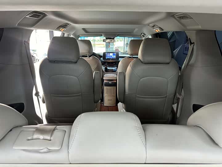 Фото 7 - Buick GL8 ES