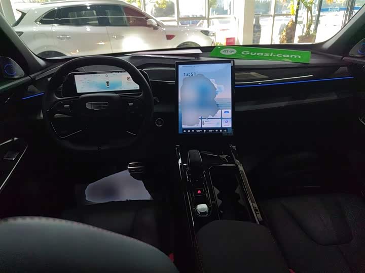 Фото 10 - Geely Atlas