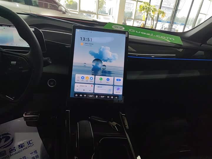 Фото 13 - Geely Atlas