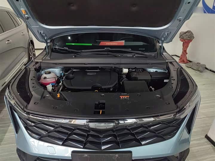 Фото 20 - Geely Atlas