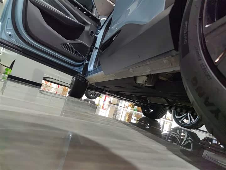 Фото 22 - Geely Atlas