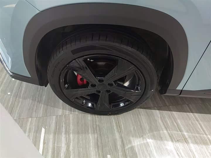 Фото 23 - Geely Atlas