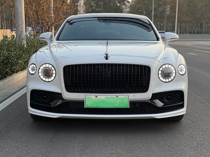 Фото 10 - Bentley Flying Spur Hybrid