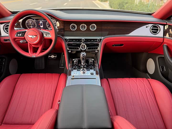 Фото 18 - Bentley Flying Spur Hybrid