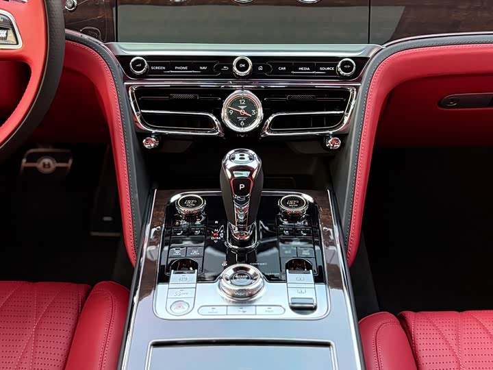 Фото 27 - Bentley Flying Spur Hybrid