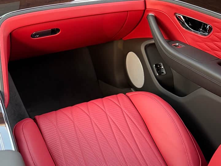 Фото 29 - Bentley Flying Spur Hybrid