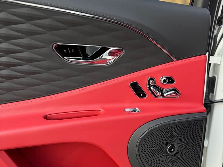 Фото 32 - Bentley Flying Spur Hybrid