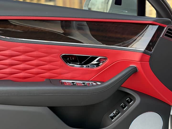 Фото 36 - Bentley Flying Spur Hybrid