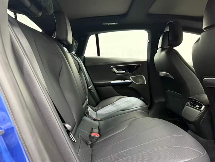 Фото 13 - Mercedes-Benz EQE