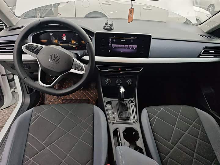 Фото 10 - Volkswagen Lavida