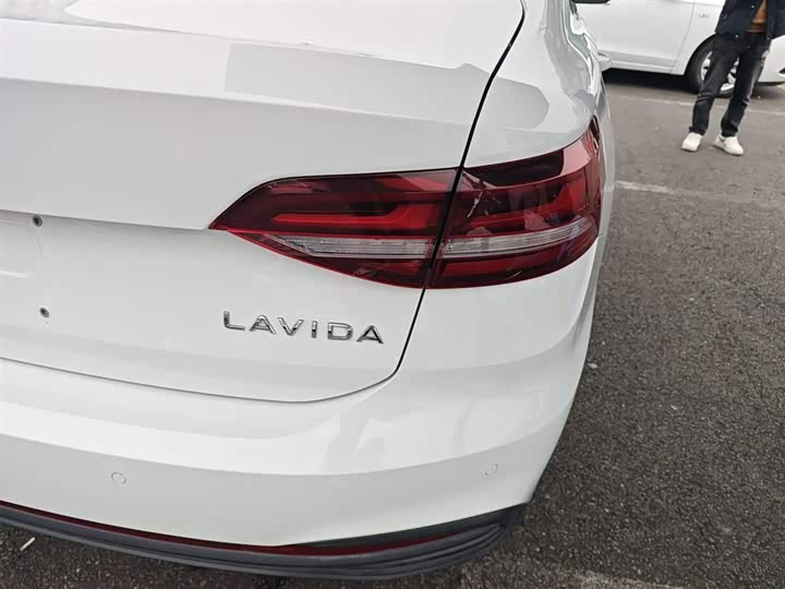 Фото 8 - Volkswagen Lavida