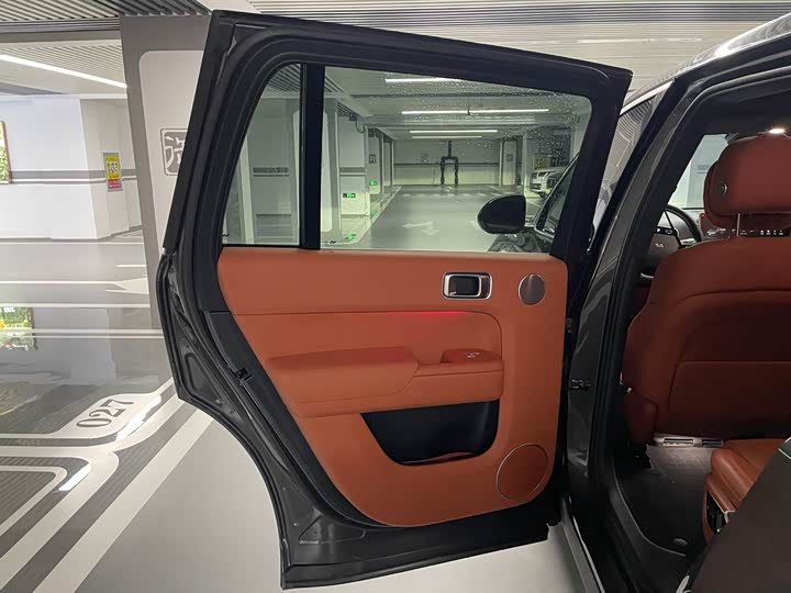 Фото 13 - LiXiang L9