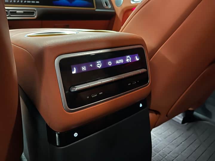 Фото 16 - LiXiang L9