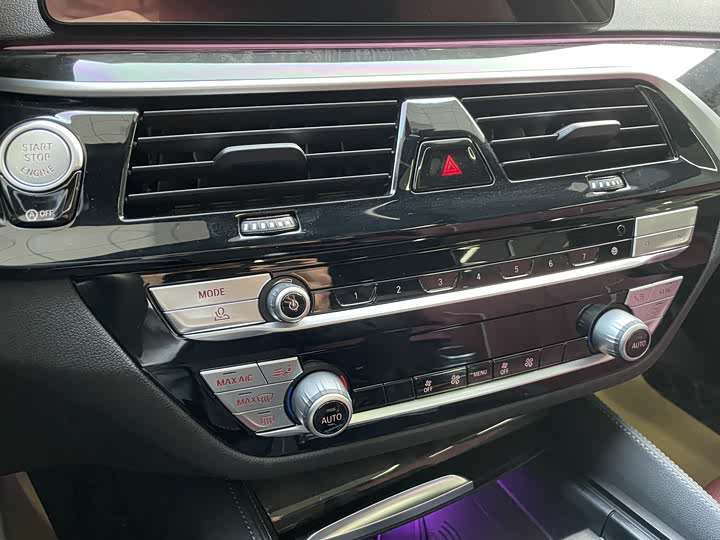 Фото 14 - BMW 5 Series