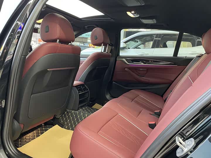 Фото 5 - BMW 5 Series