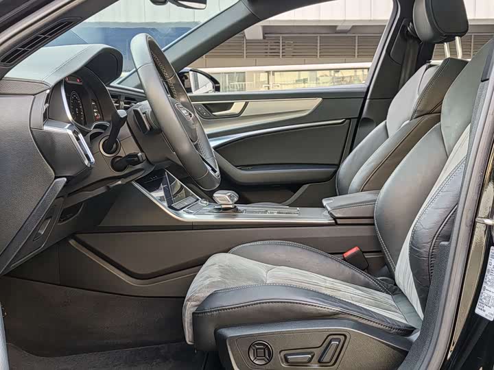 Фото 10 - Audi A6L