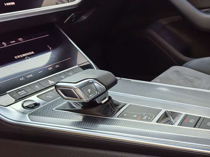 Фото 12 - Audi A6L