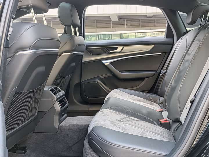 Фото 14 - Audi A6L