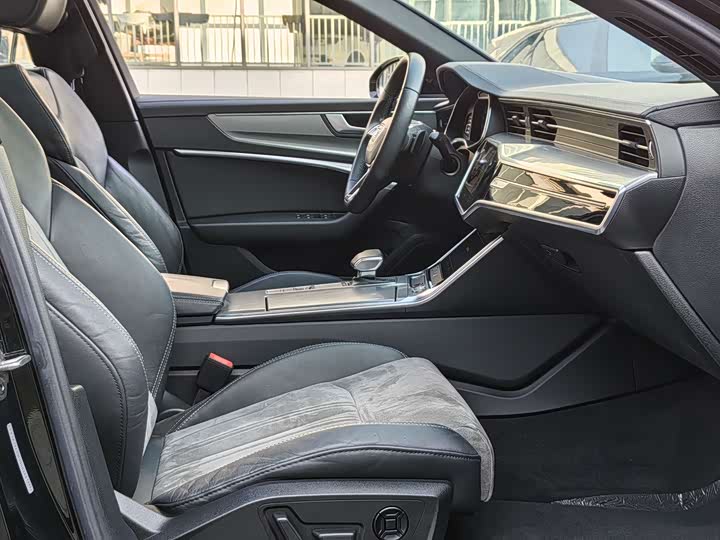 Фото 21 - Audi A6L