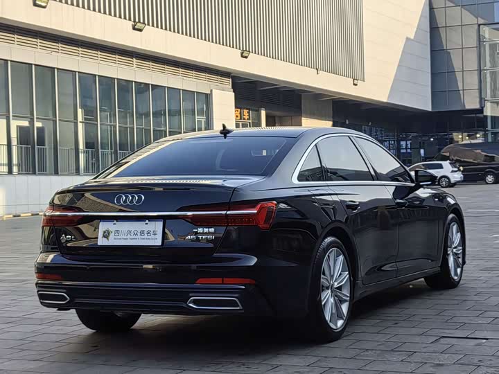 Фото 5 - Audi A6L