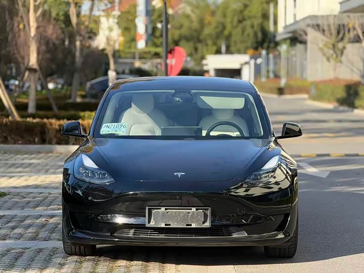 Фото 2 - Tesla Model 3
