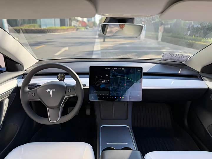 Фото 9 - Tesla Model 3