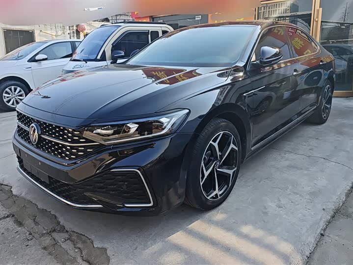 Фото 1 - Volkswagen Passat