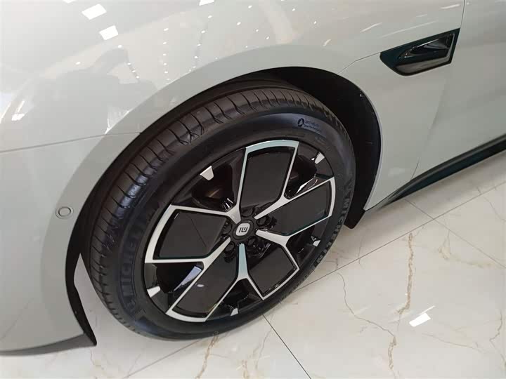 Фото 23 - Xiaomi SU7