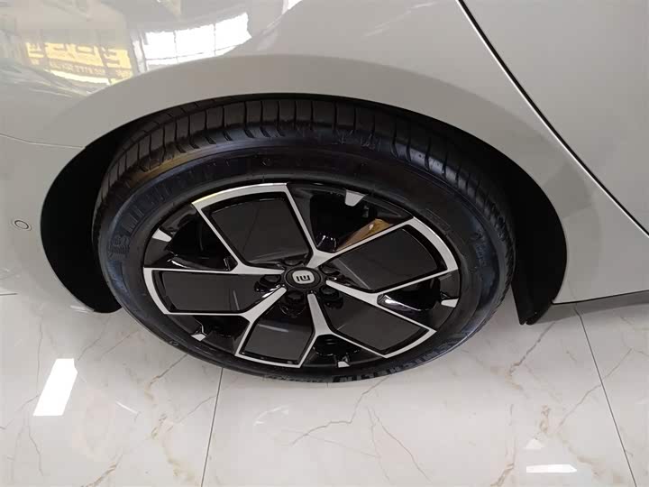 Фото 26 - Xiaomi SU7