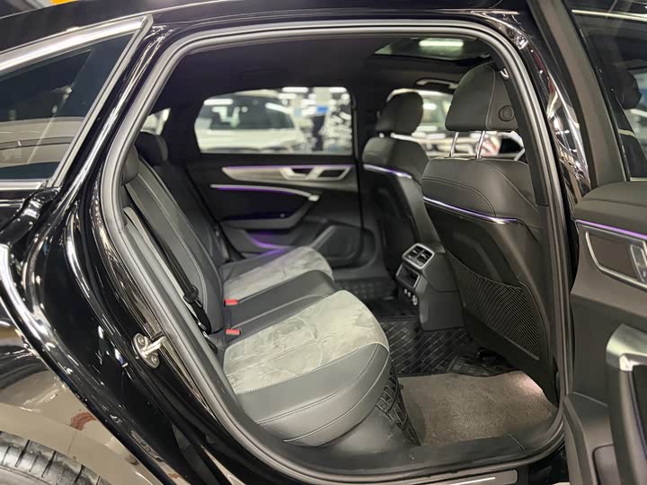 Фото 11 - Audi A6L